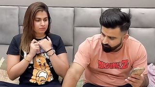 Phone Chupane Wali Nhi Khaana Chupane Wali Milgyi ???? #comedy #couplegoals #truelove #trust #foodie-2AmK5oXzZFA-720p-1701595944.