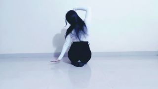 Indian Girl Saachi Agarkar Dance 2