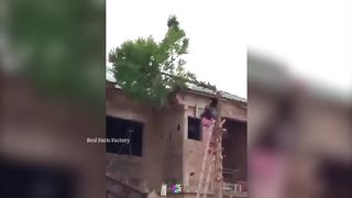 खुलेआम ये सब क्या चल रहा है रे भैया | Random and Funny Moments Caught on Camera in Hindi