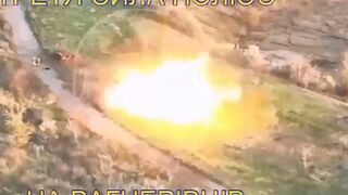 Russian invaders are being blown to pieces by Ukrainian artillery near Bakhmut