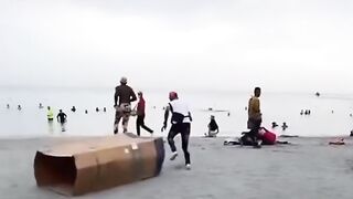 Vamos rir mais pouco.