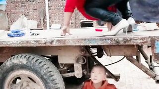 Video Lucu Bikin Ngakak, Si Adek Jahil Banget