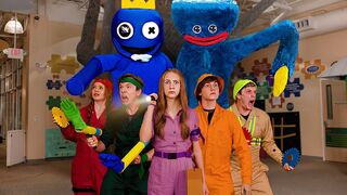 Rainbow Friends Vs Huggy wiggy