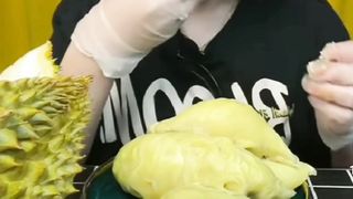 Mukbang durian