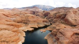 drone-over-lake-powell-canyons-4k