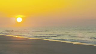 sunrise-over-the-ocean-4k