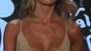#shorts #beachbunny Fiona Briseno walk in slow motion