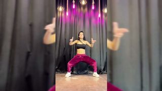 Indian Girl Naina Singh Dance