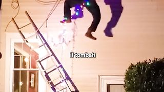 Sa Décoration De Noël Ne S'est Pas Passé Comme Prévu ????
