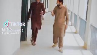 College friend walking enjoy #viral video
