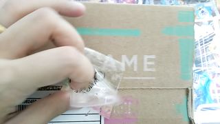 unboxing package from Oriflame