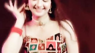 Watch Beautiful girl dance