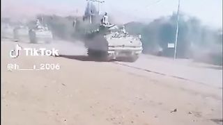 A large number of Jordanian tanks move towards the border with Israel