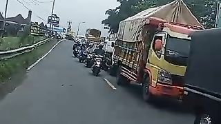 Total traffic jam due to evacuation of #viral containers
