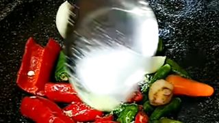 Seblak kerupuk viral