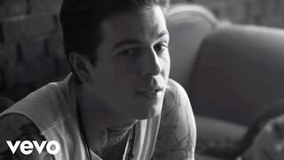 Y2meta.app-The Neighbourhood - Sweater Weather (Official Video)