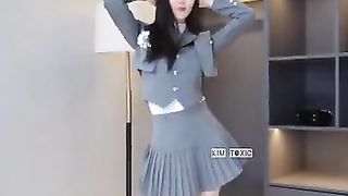 Watch Chinese beautiful girl dance video