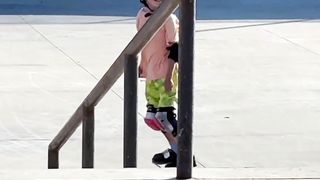 Bermain skateboard 2