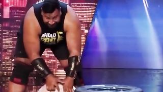 Ce Strongman choque tout le monde