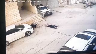 [ VIRAL ] Detik Detik Penembakan Seorang anak di Gaza Oleh tentara Zionis Israel