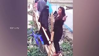 25 Funny Moments Of Pakistani People Caught On Camera 4