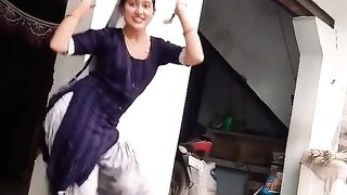 मेरा सजना सवरना है किस काम का#new #dance-kFNrOlBEjdU-720p-1701951223.
