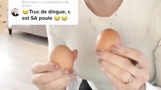 Chien amoureux d’une poule