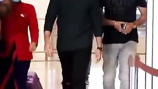 Rocking Star Yash entry in Mumbai Airport @yash @kgf @rockingstaryash @kgfch_HD
