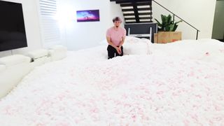 FILLING MY ENTIRE HOUSE WITH PACKING PEANUTS!! more video sergis
