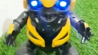 Funny Robot Bumbelbee dance