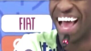 Gato aparece na coletiva de vini jrKKKKK