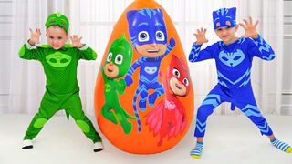 Vlad and Nikita play giant eggs