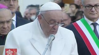 Папа римський заплакав при згадці про Україну