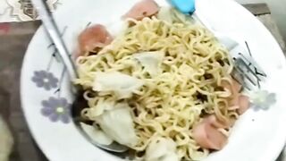 Mie goreng sosis sungguh nikmat