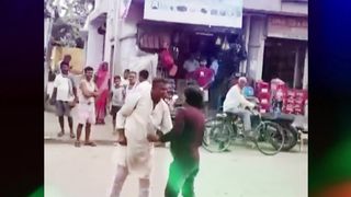 Drunk men fight on street in Bihar’s Vaishali, viral video captures nasty brawl