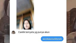 Orang ketawa.