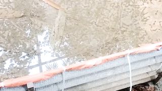 Kang, bagaimana cara memasukkan pipa drainase kolam❓Apakah terpal nya dilubangi❓