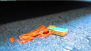 Esmagando coisas crocantes e macias de carro! CARRO EXPERIMENTAL vs OVOS E BALÕES