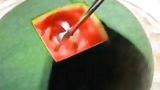 Making watermelon juice.   Easy.