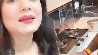 Kitna pyara pati hai mera???????? #shorts #ytshorts #couplegoals #khwahishgal-z9C-_o5gPJE-720p-1702078846.