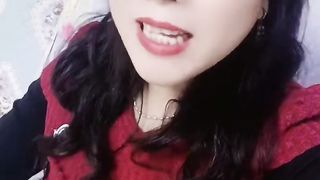 老阿姨给你唱一首