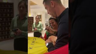 Look at CR7's incredible gesture with his fans after the game between Portugal and Slovakia!