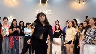 Kanta Laga remix best dance performance season.