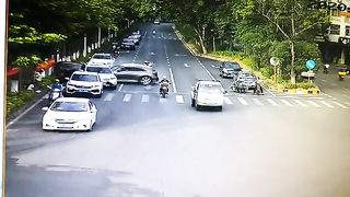 Road side accident plz drive carefully.  This video is a lesson for everyone.