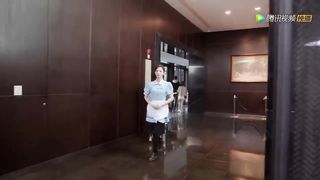 The cleaning lady was actually the fiancée of the chairman, the manager who scolded her was fired!