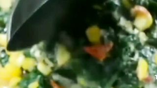 Daun kelor kuah santan pedas