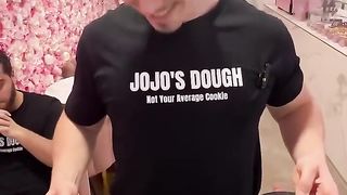 Vous avez déjà vu une cliente comme ça .