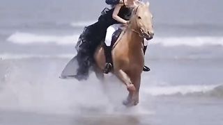 Watch Chinese beautiful girl horse riding Video 9
