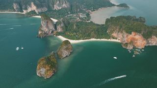 "Sail into Extravagance: Unveiling the Ultimate Yacht Experience for an Unforgettable Maritime Adventure!"