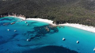 "Sailing in Splendor: Discover Unparalleled Luxury on Our Exclusive Yacht Expedition!"